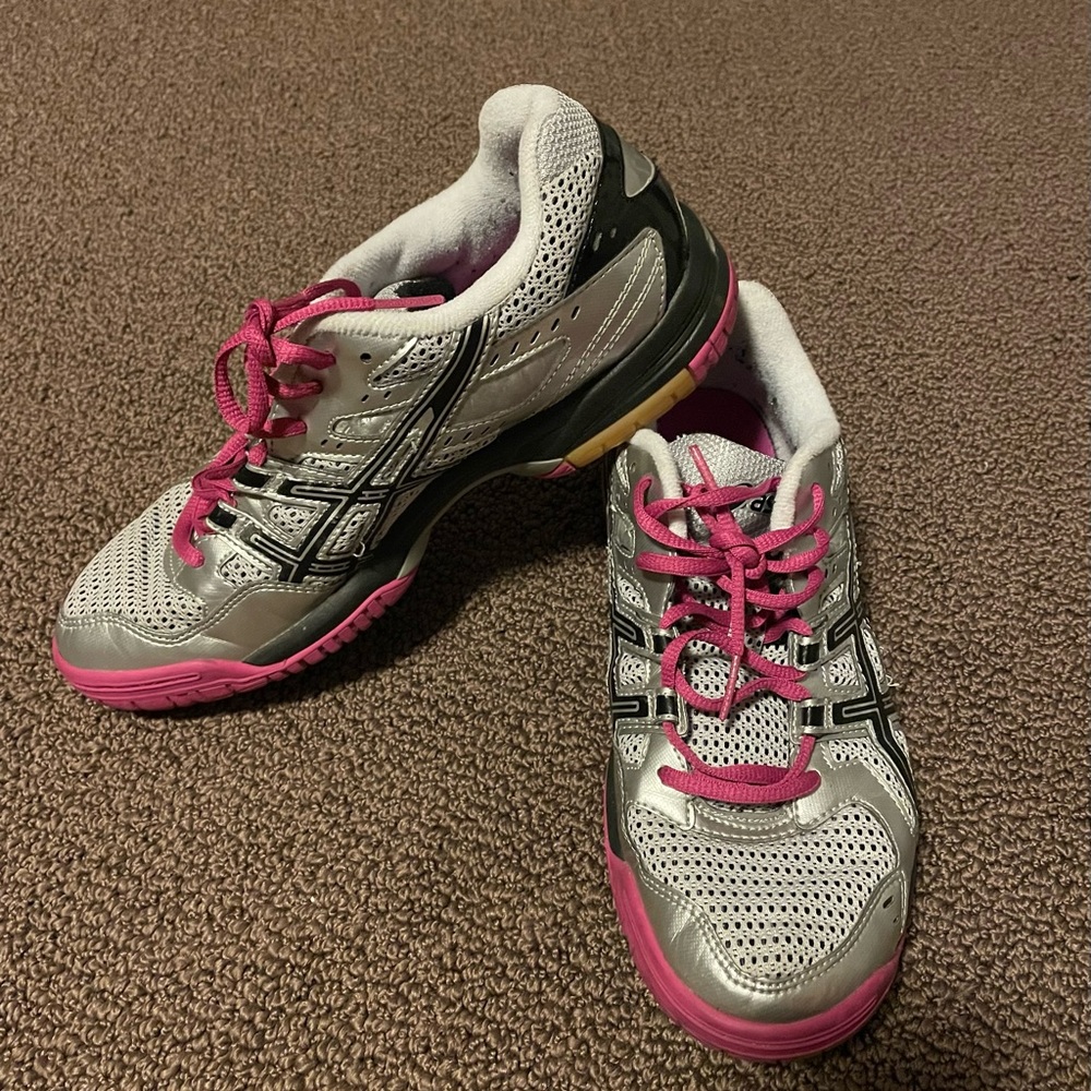 Badminton shoes. Size 9